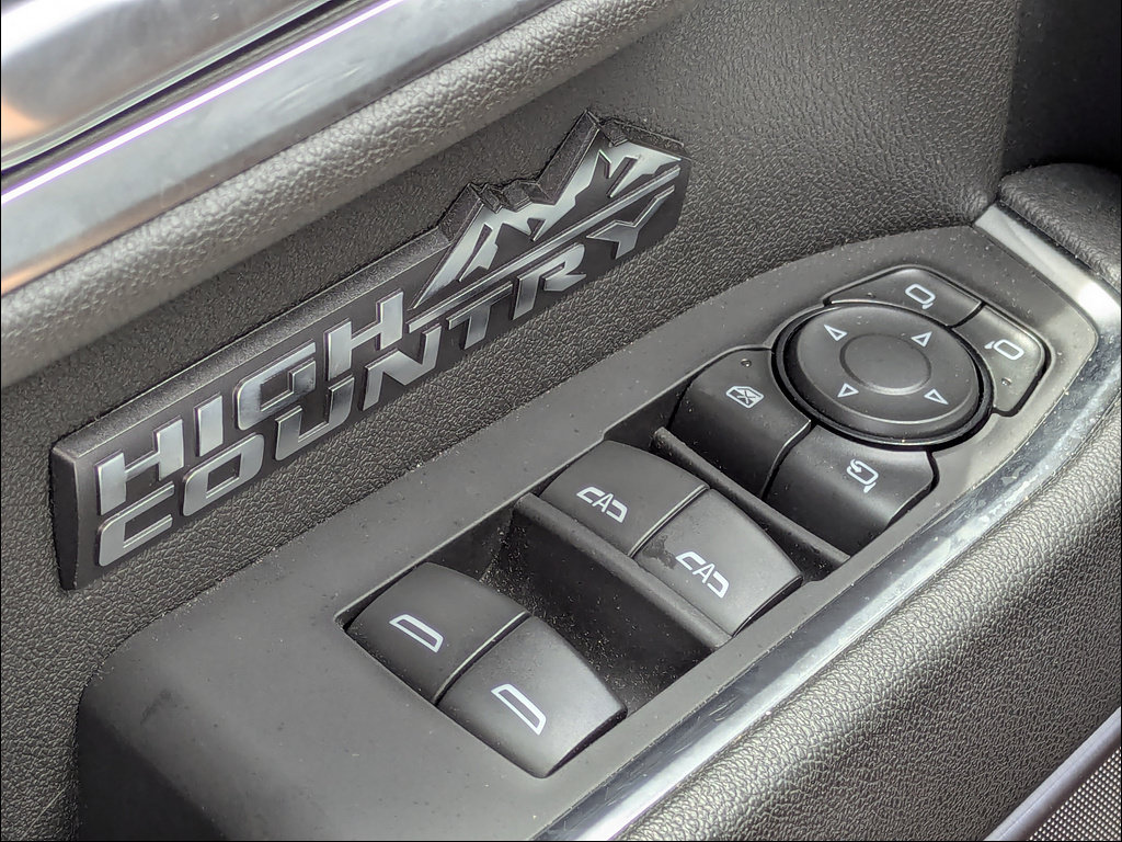 Used 2025 Chevrolet Silverado 1500 High Country AWD/4WD image 31