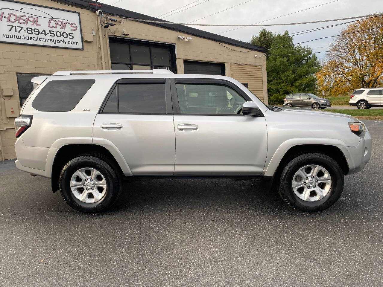 Used 2014 Toyota 4Runner SR5 image 2