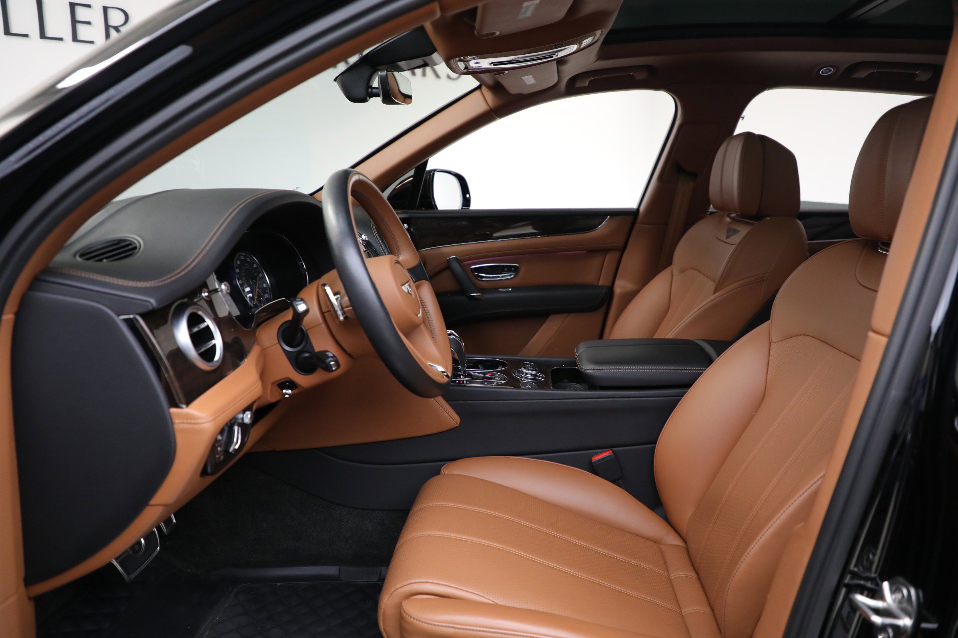 Certified 2018 Bentley Bentayga Onyx Edition image 18