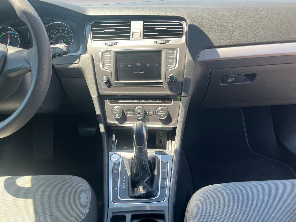 Used 2016 Volkswagen e-Golf SE w/ DC Fast Charging Package FWD image 18