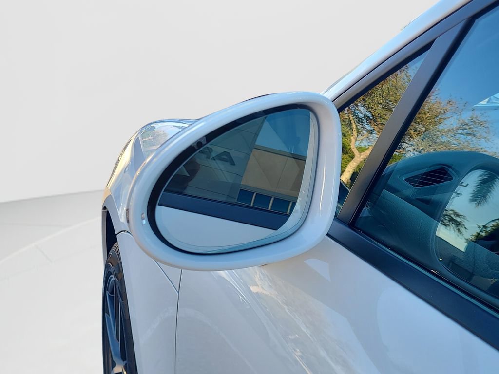 Used 2025 Porsche Macan image 11