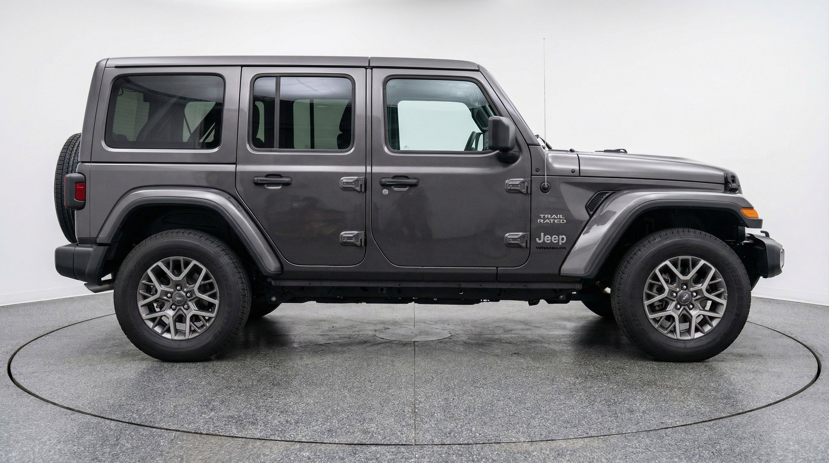 Used 2025 Jeep Wrangler Sahara image 11