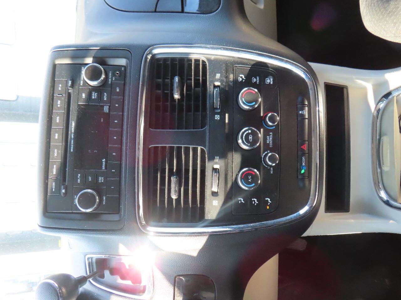 Used 2016 Dodge Grand Caravan SXT image 45