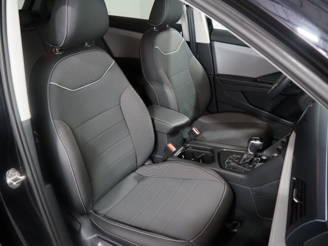 Used 2024 Volkswagen Taos SE image 2