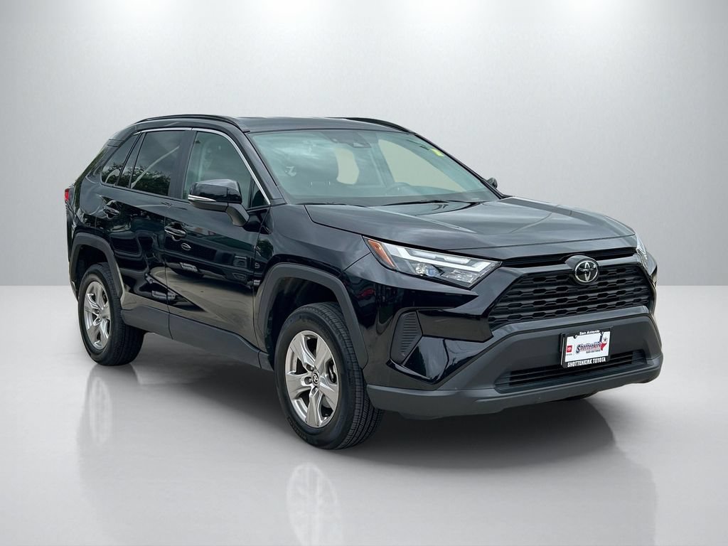 Used 2025 Toyota RAV4 XLE FWD image 3