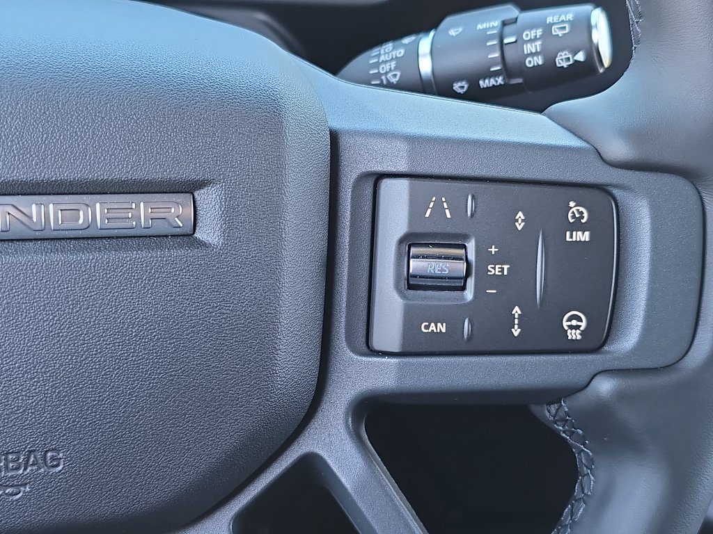 New 2026 Land Rover Defender 110 X-Dynamic SE AWD/4WD image 18