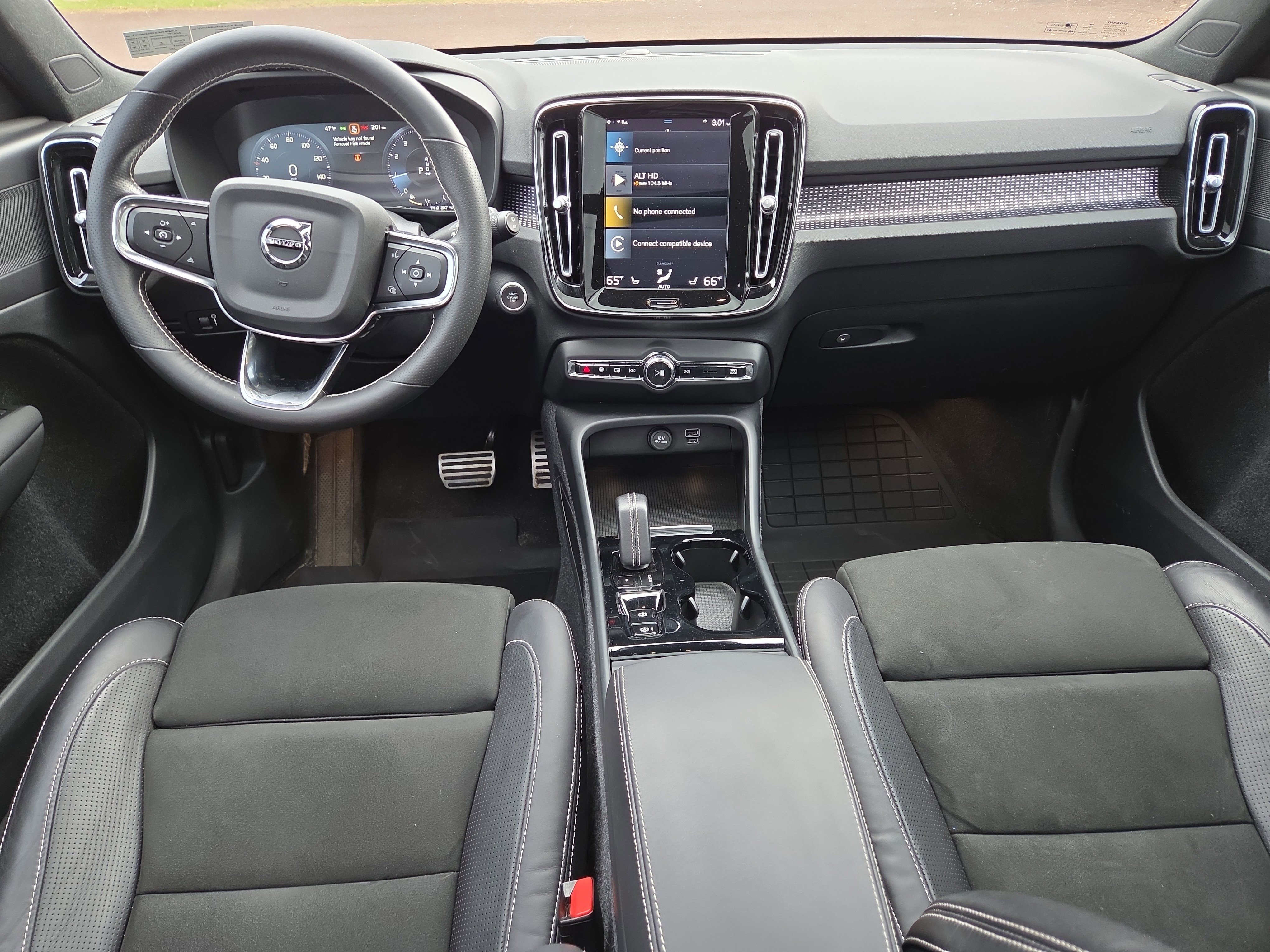 Used 2021 Volvo XC40 T5 R-Design w/ Climate Package image 23