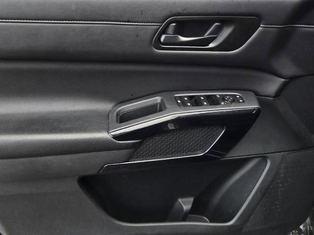Certified 2025 Nissan Pathfinder SV FWD image 17