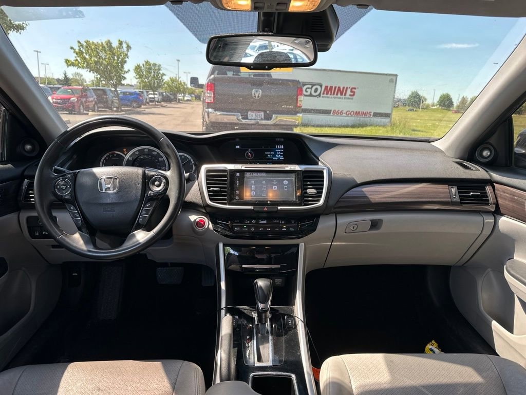 Used 2017 Honda Accord Touring image 18