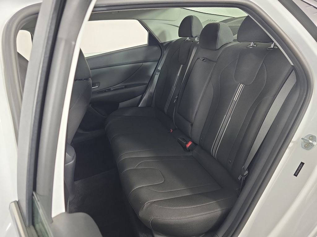 Used 2021 Hyundai Elantra SEL w/ Convenience + Premium Package image 18