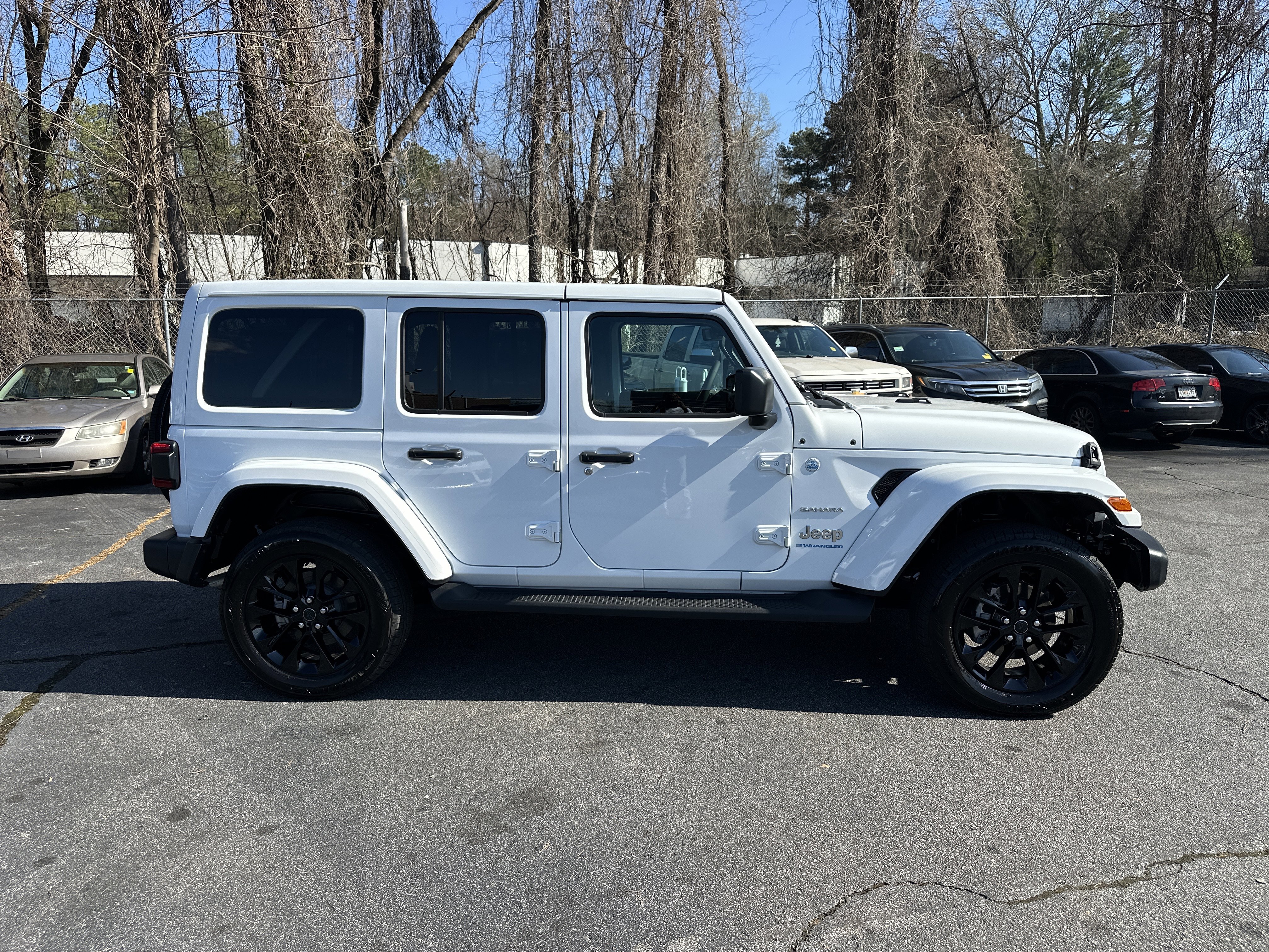 Used 2024 Jeep Wrangler Sahara w/ Technology Group image 10