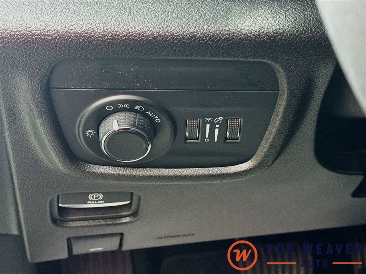 Used 2023 Jeep Grand Cherokee Laredo AWD/4WD image 12