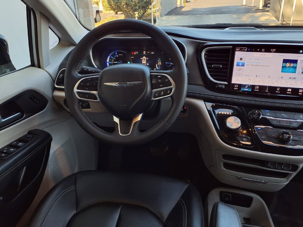 Used 2024 Chrysler Pacifica Limited FWD image 22
