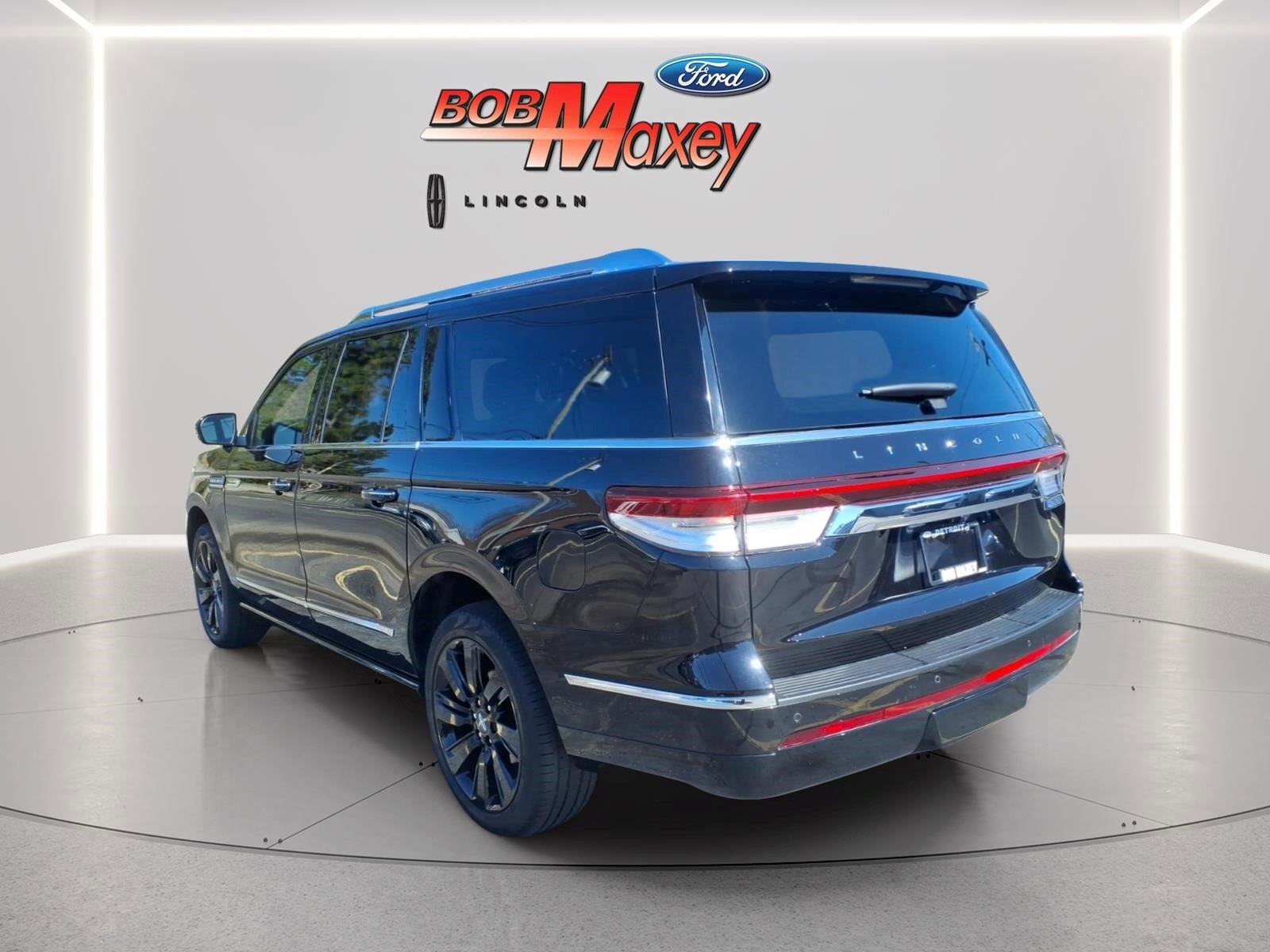 Used 2024 Lincoln Navigator L Reserve AWD/4WD image 6