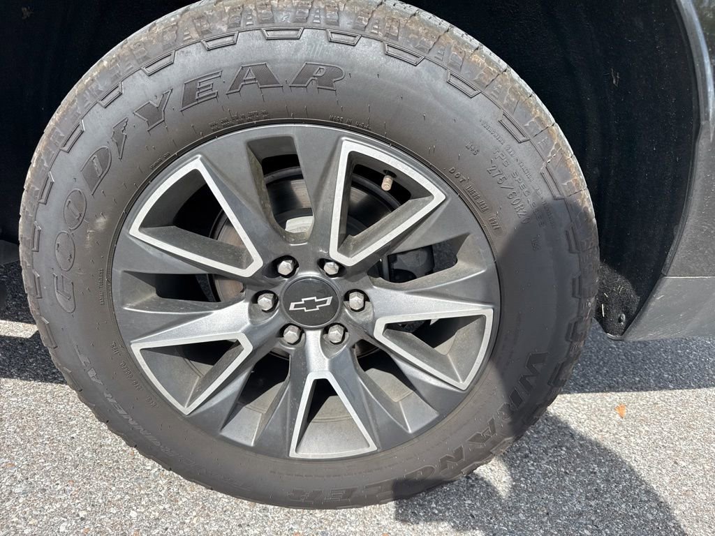 Used 2022 Chevrolet Tahoe Z71 w/ Luxury Package AWD/4WD image 12