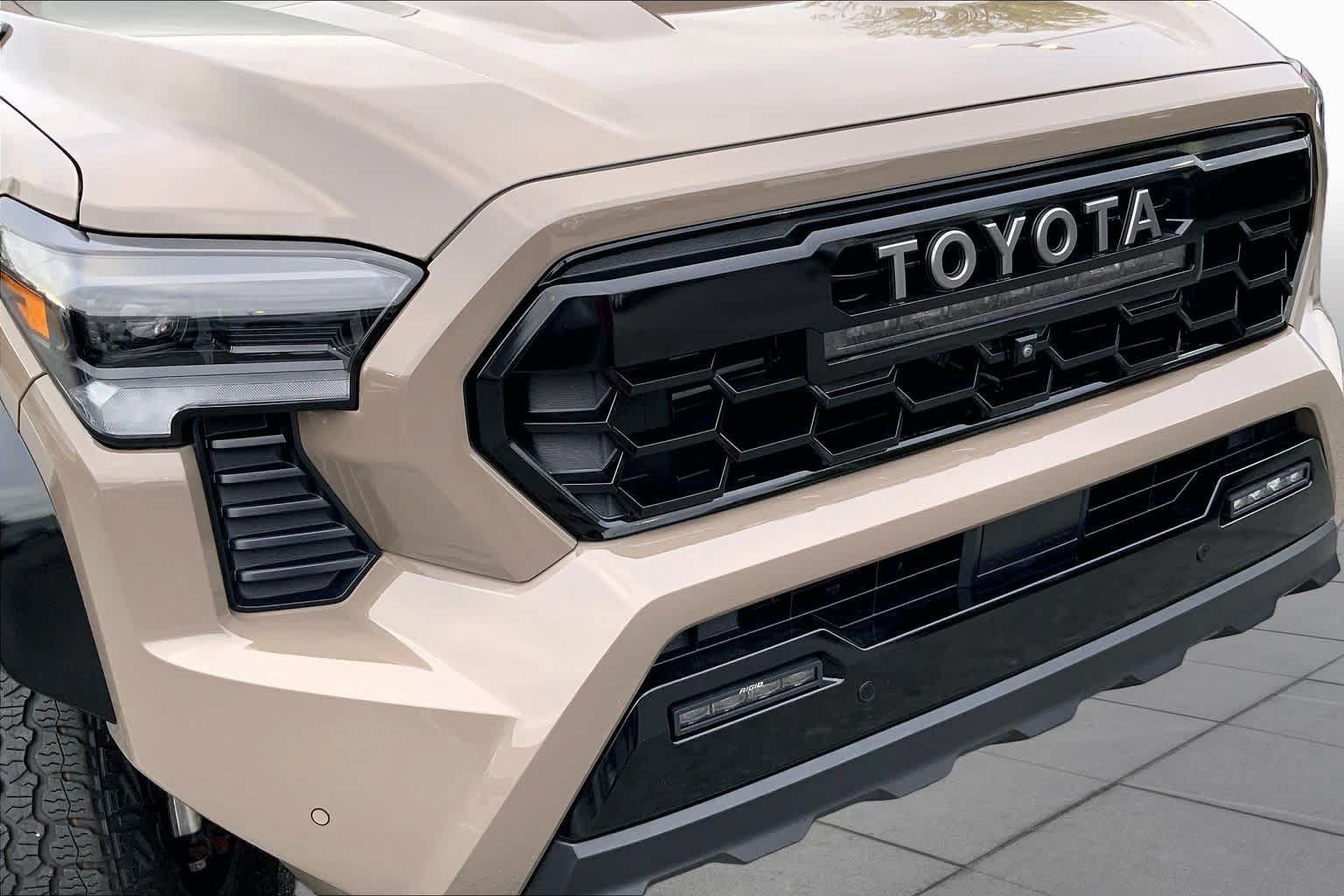 Used 2025 Toyota Tacoma TRD Pro w/ Tow Tech Package AWD/4WD image 27