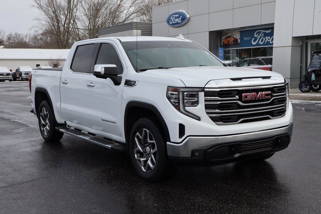 Used 2023 GMC Sierra 1500 SLT w/ SLT Premium Package image 2