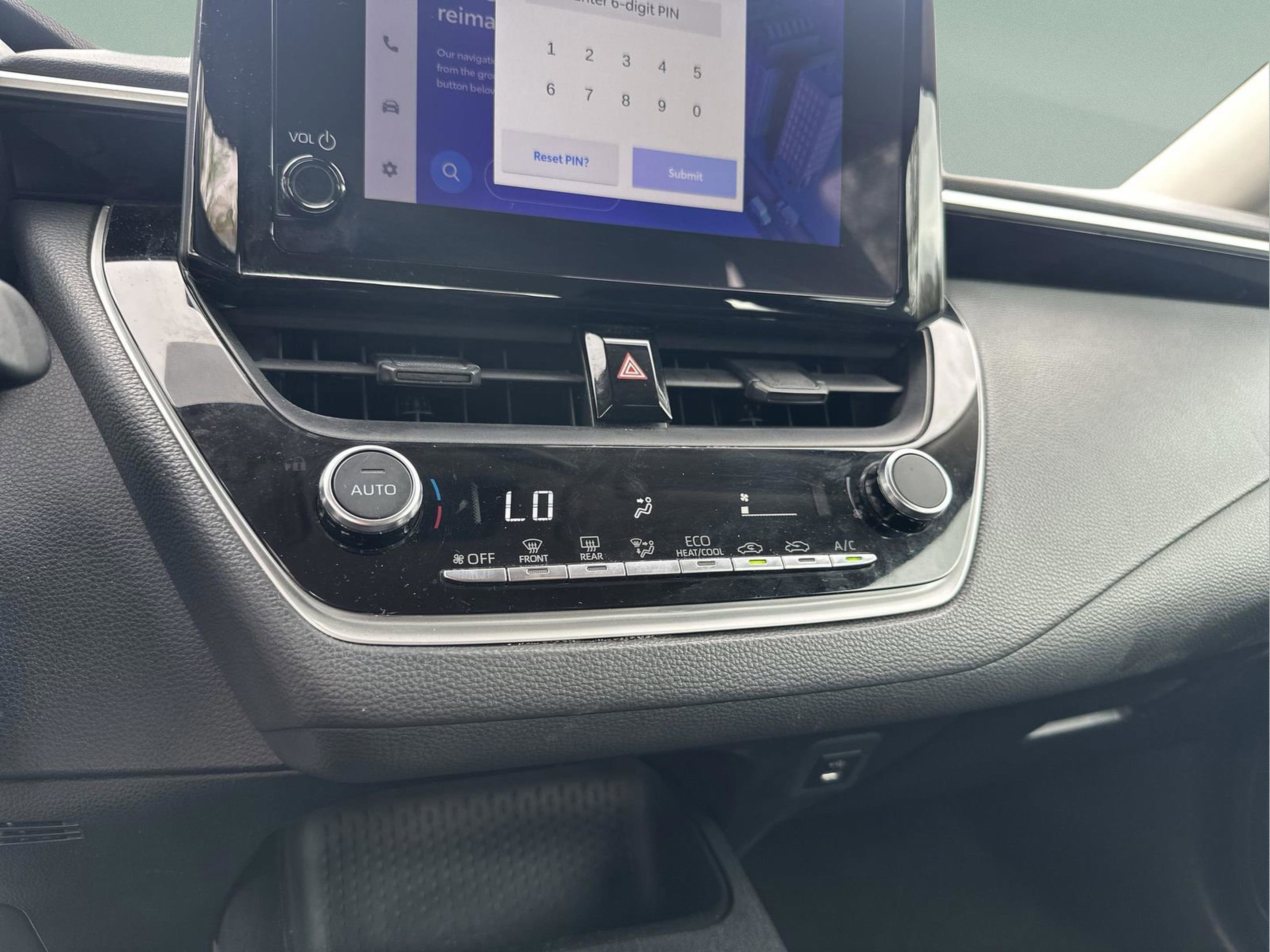 Used 2023 Toyota Corolla LE image 29