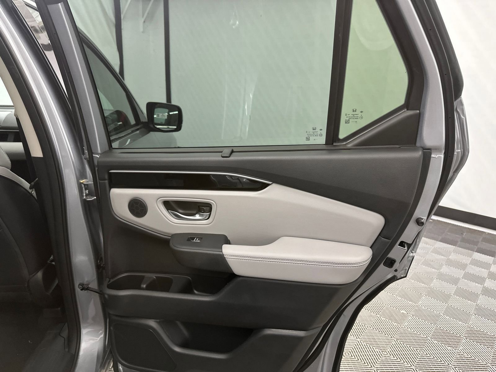 New 2025 Honda Pilot Touring image 18