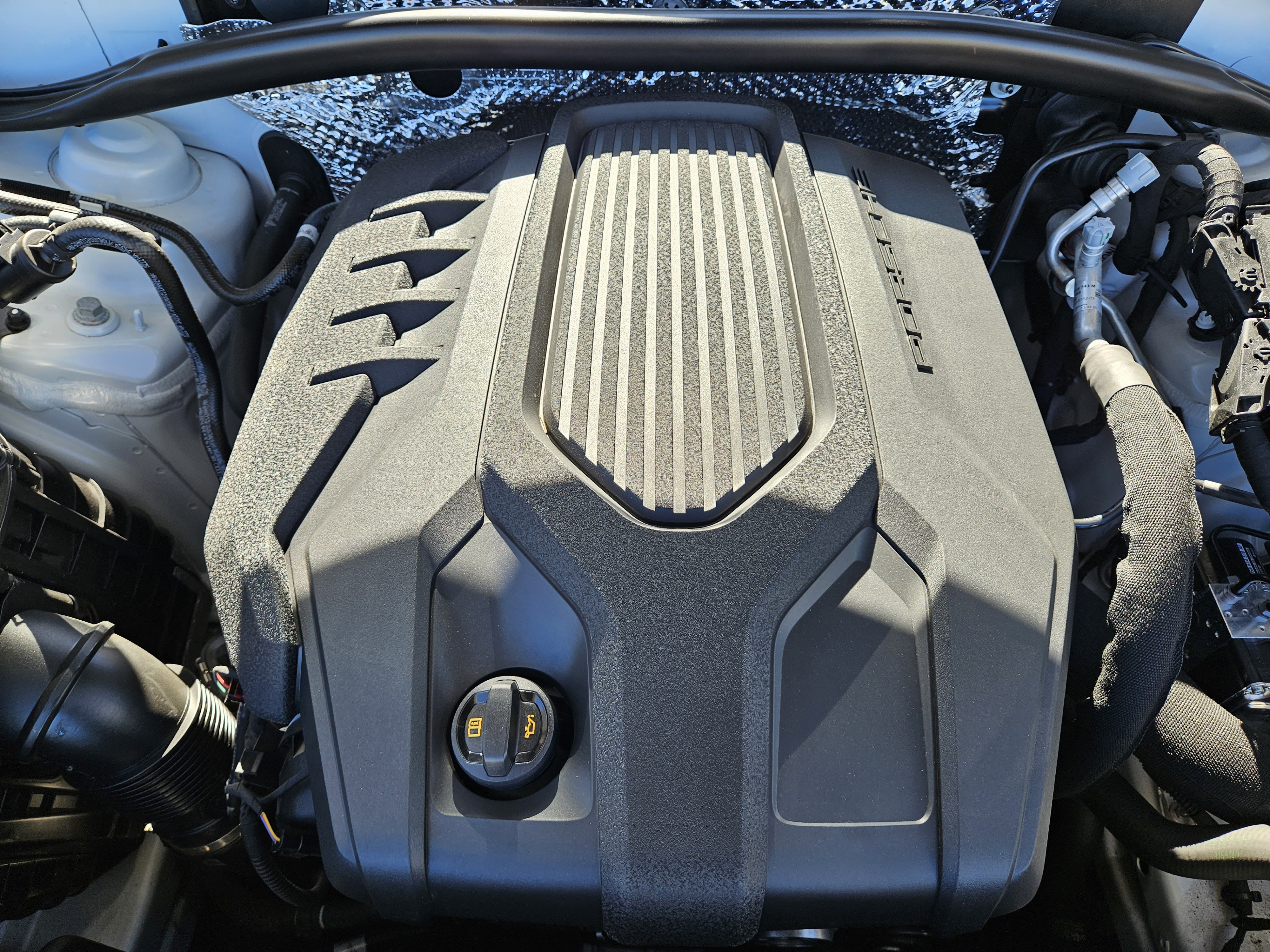 Certified 2025 Porsche Macan image 30