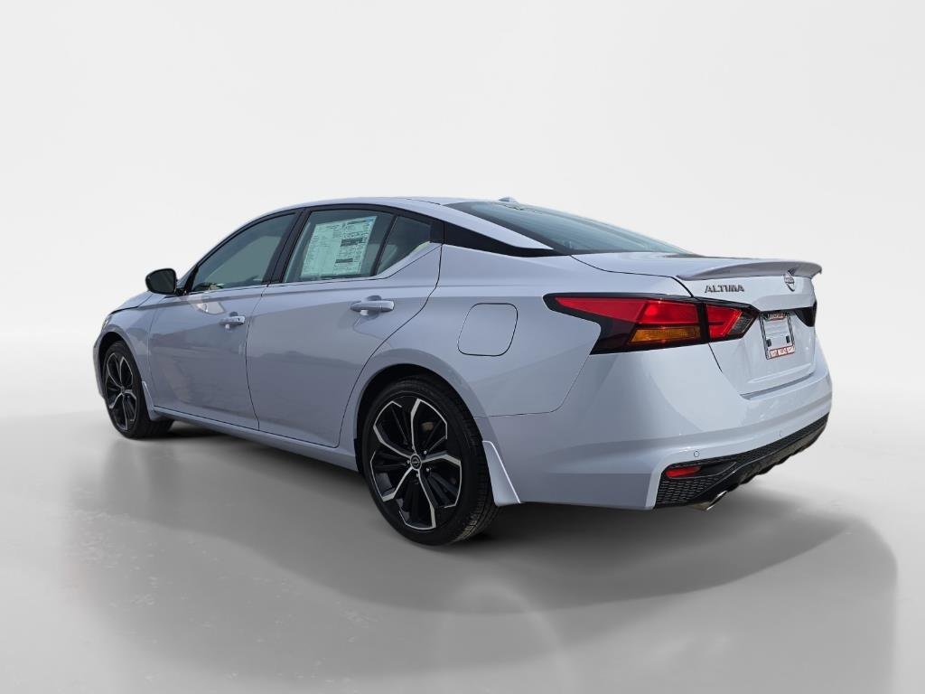 Certified 2025 Nissan Altima 2.5 SR image 3