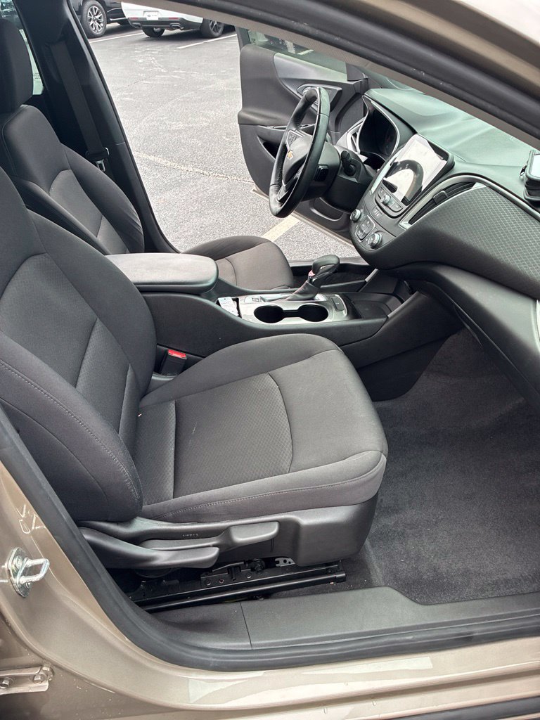Used 2022 Chevrolet Malibu RS FWD image 16