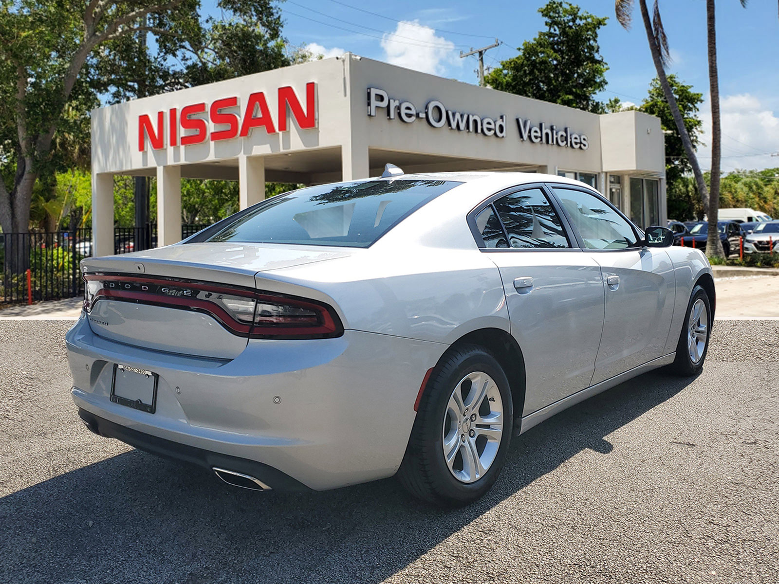 Used 2023 Dodge Charger SXT image 4