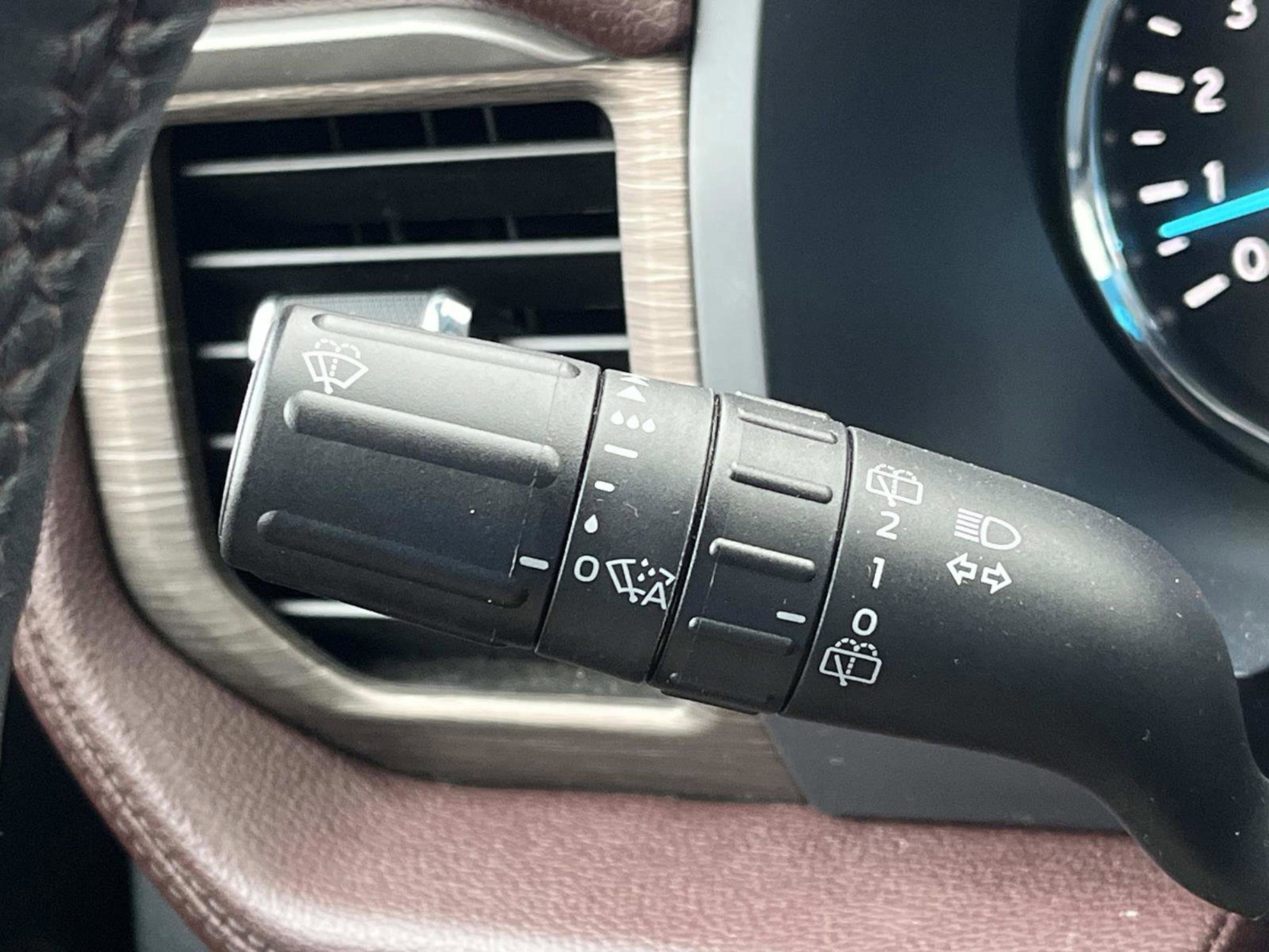 Used 2023 Ford Expedition Limited image 45