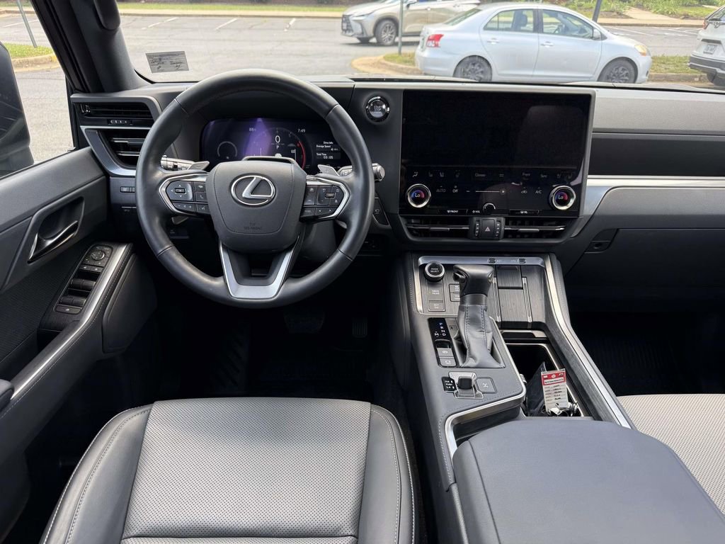 Used 2025 Lexus GX 550 w/ Accessory Package (2T) AWD/4WD image 8