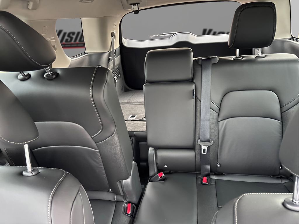 New 2025 Nissan Pathfinder SL image 13