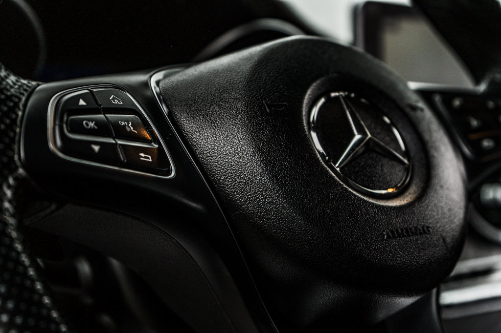 Used 2019 Mercedes-Benz GLC 300 4MATIC image 25