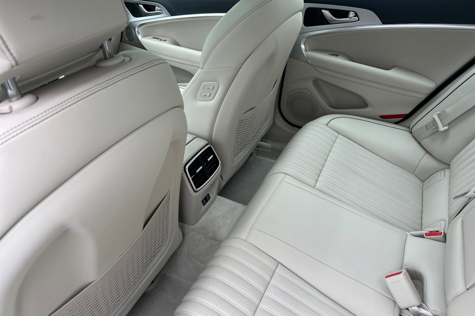 Used 2026 Genesis G70 2.5T Prestige image 15