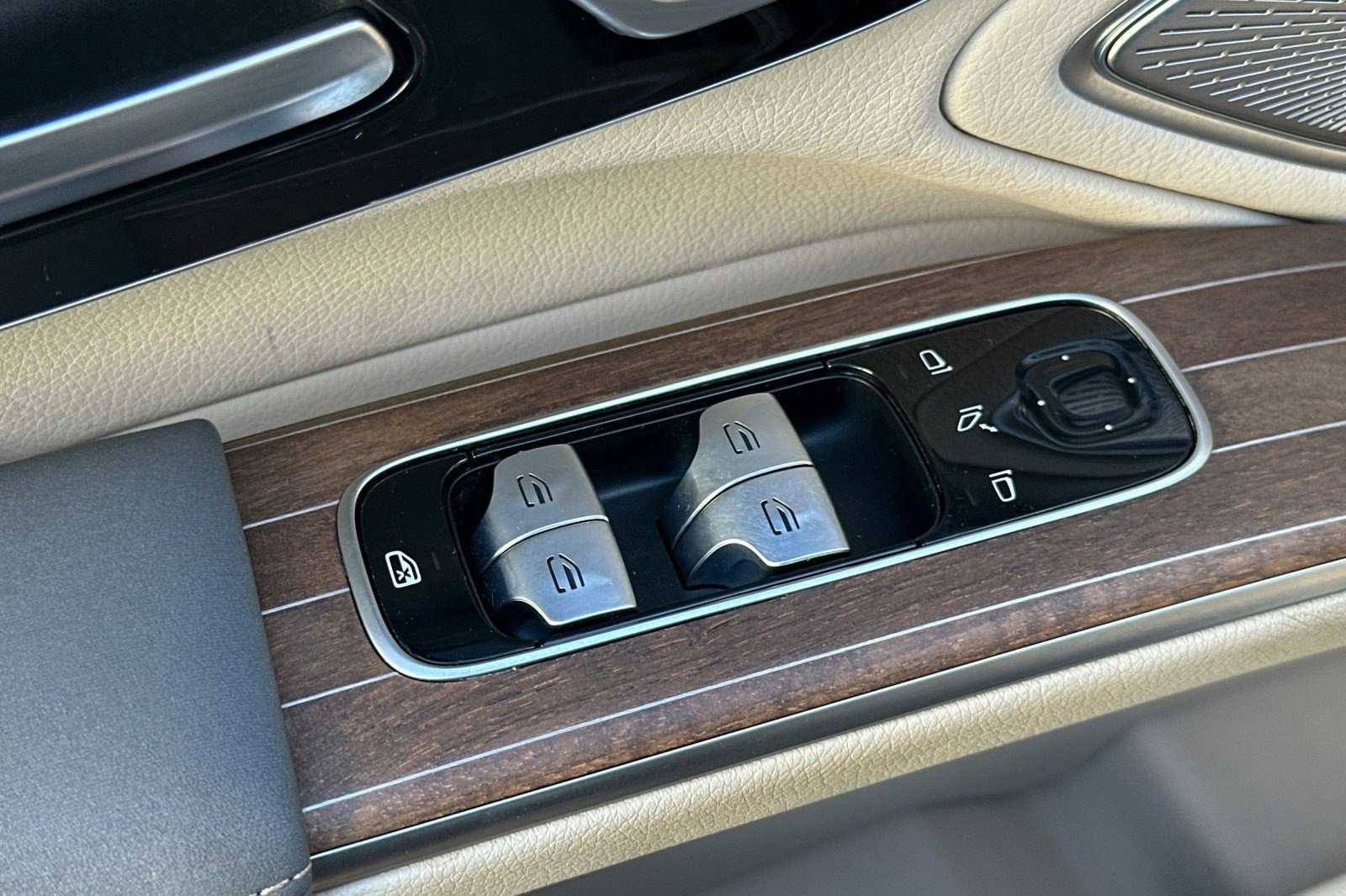 Used 2023 Mercedes-Benz EQS 580 4MATIC Sedan image 12