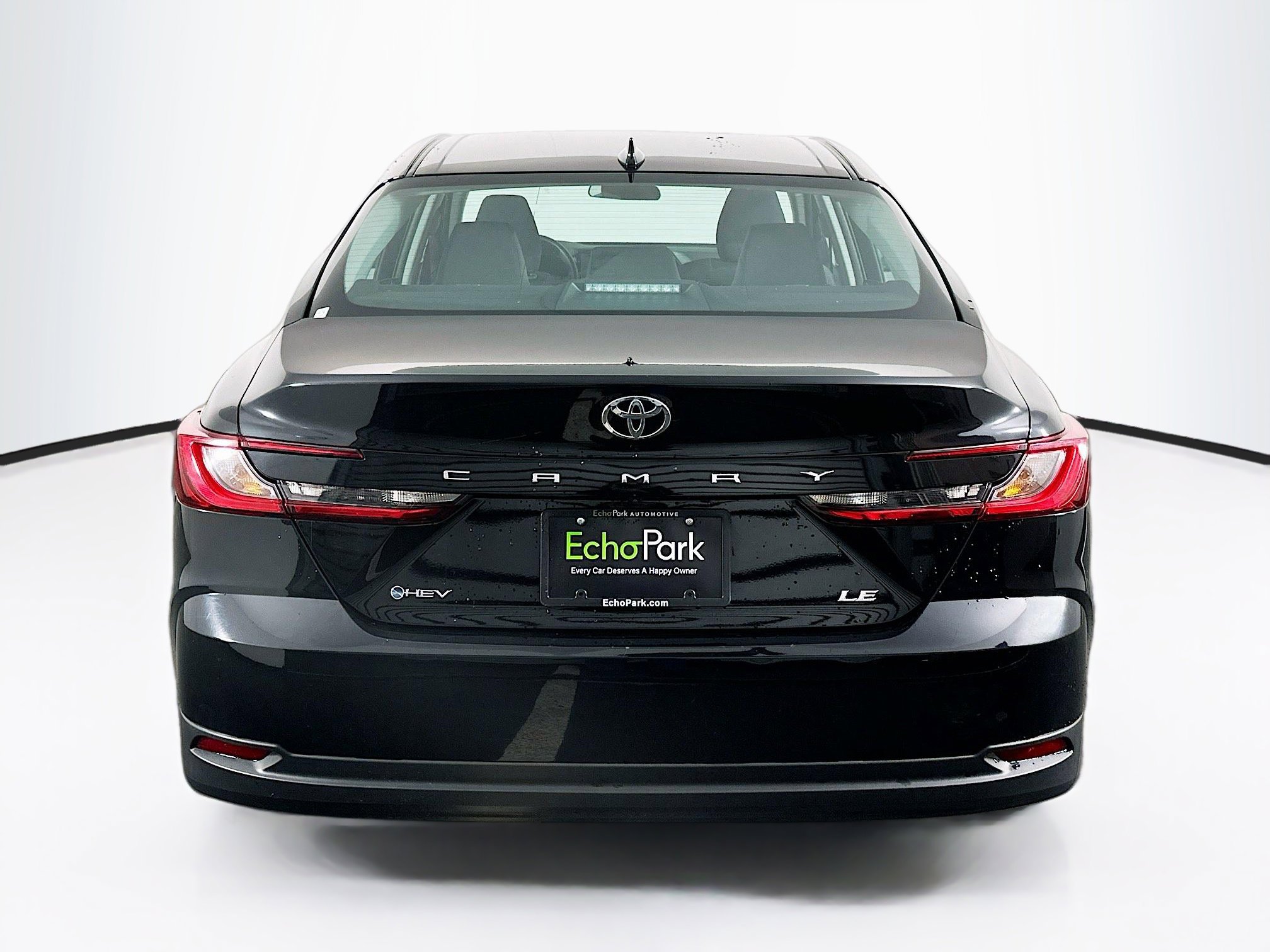 Used 2025 Toyota Camry LE image 7