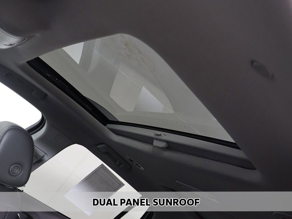 Used 2023 GMC Acadia SLT w/ Elevation Edition image 4