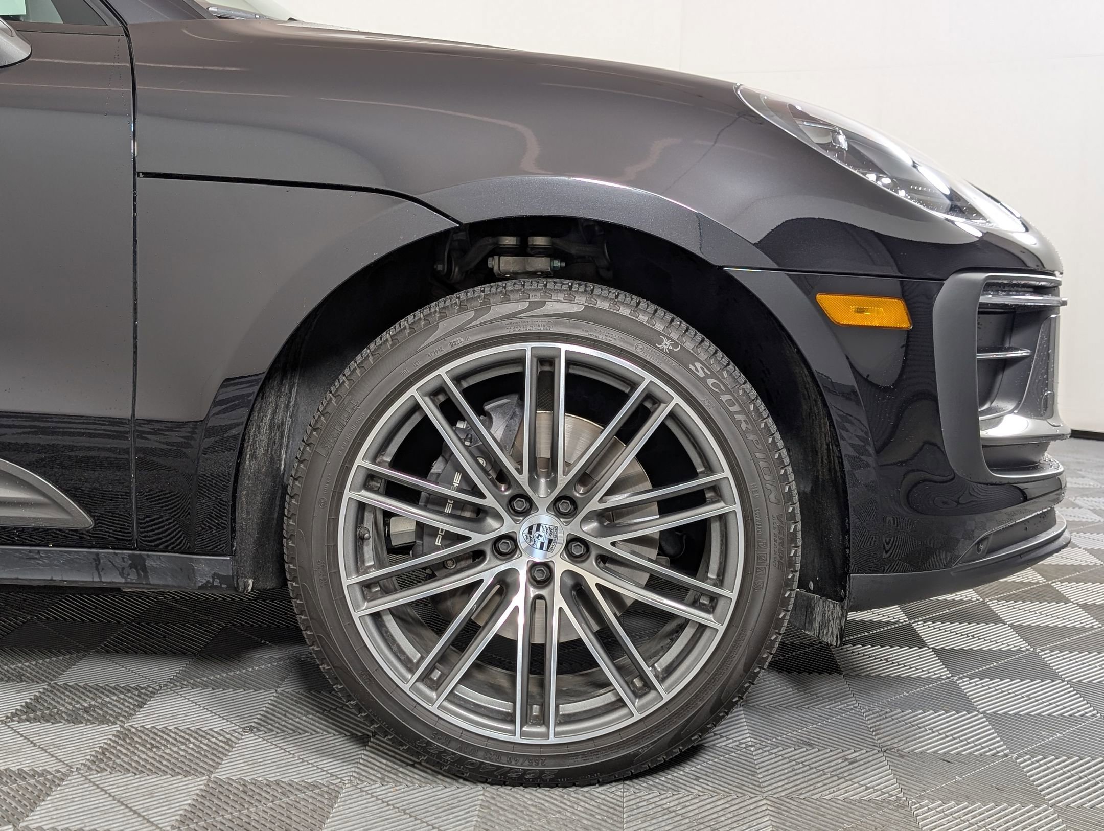 Certified 2025 Porsche Macan image 14