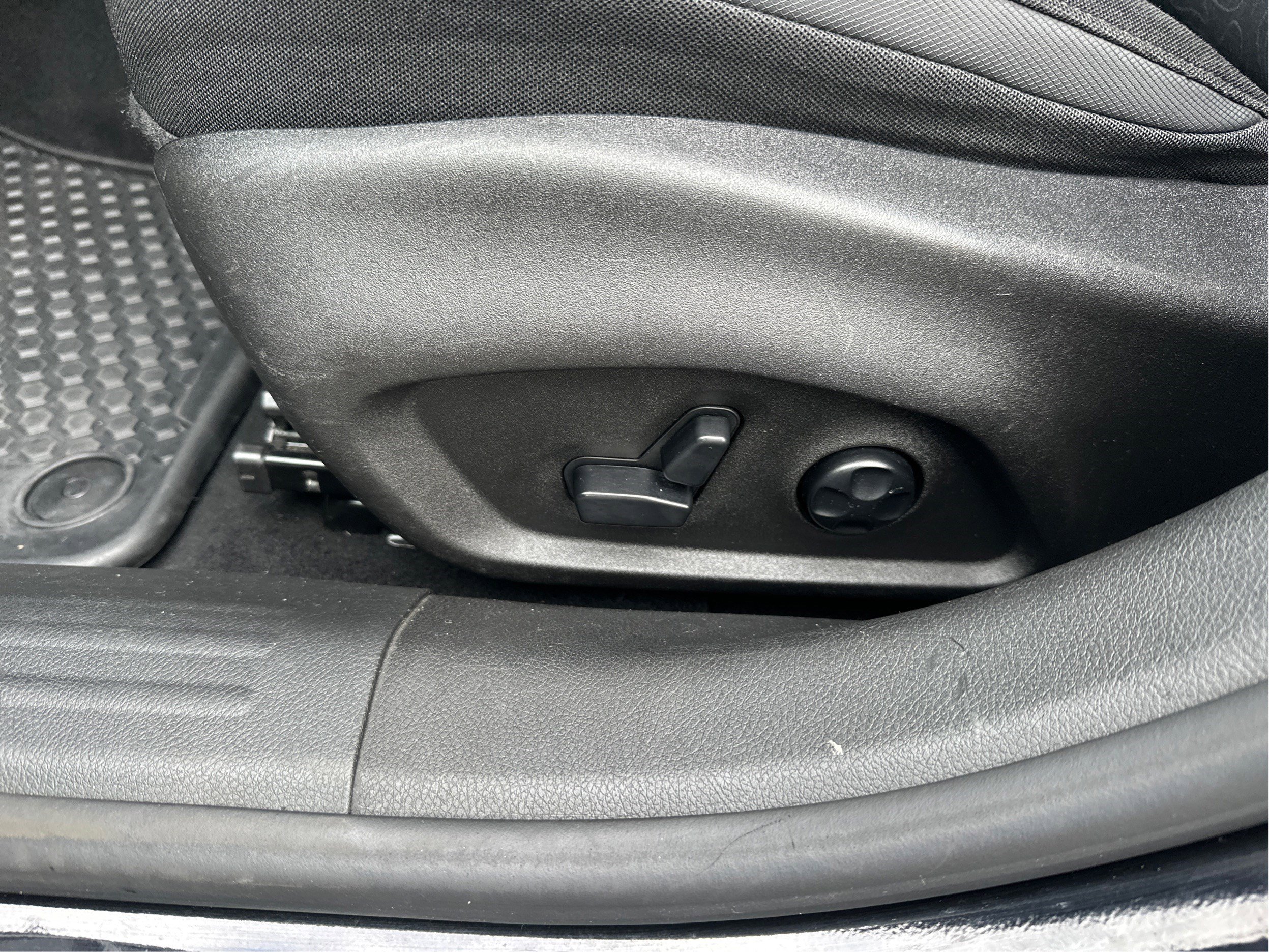 Used 2018 Jeep Renegade Trailhawk w/ Popular Equipment Group AWD/4WD image 20