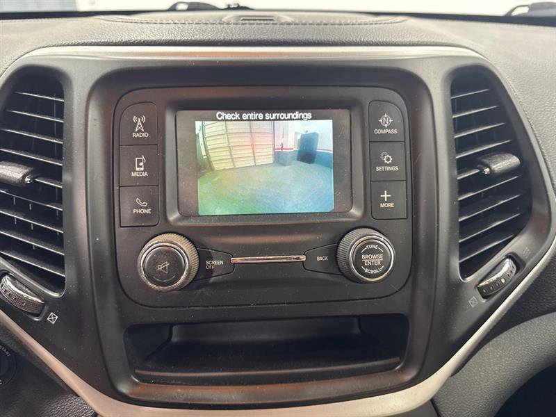 Used 2015 Jeep Cherokee Sport FWD image 15