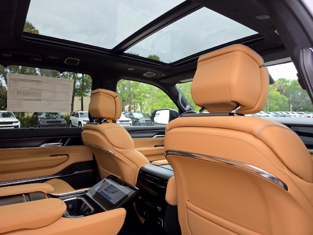 New 2027 Jeep Grand Wagoneer Summit AWD/4WD image 17