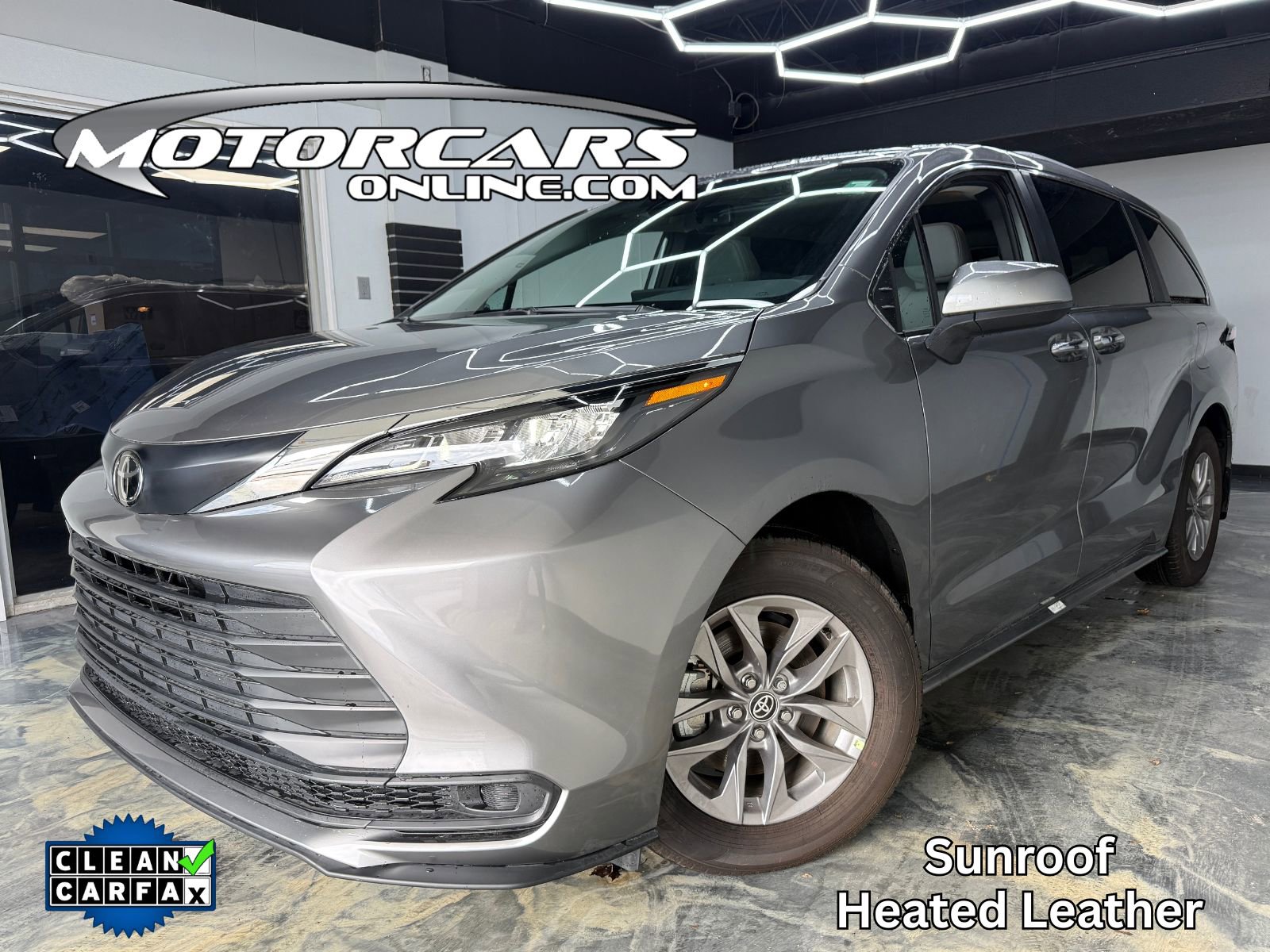 Used 2026 Toyota Sienna XLE image 1