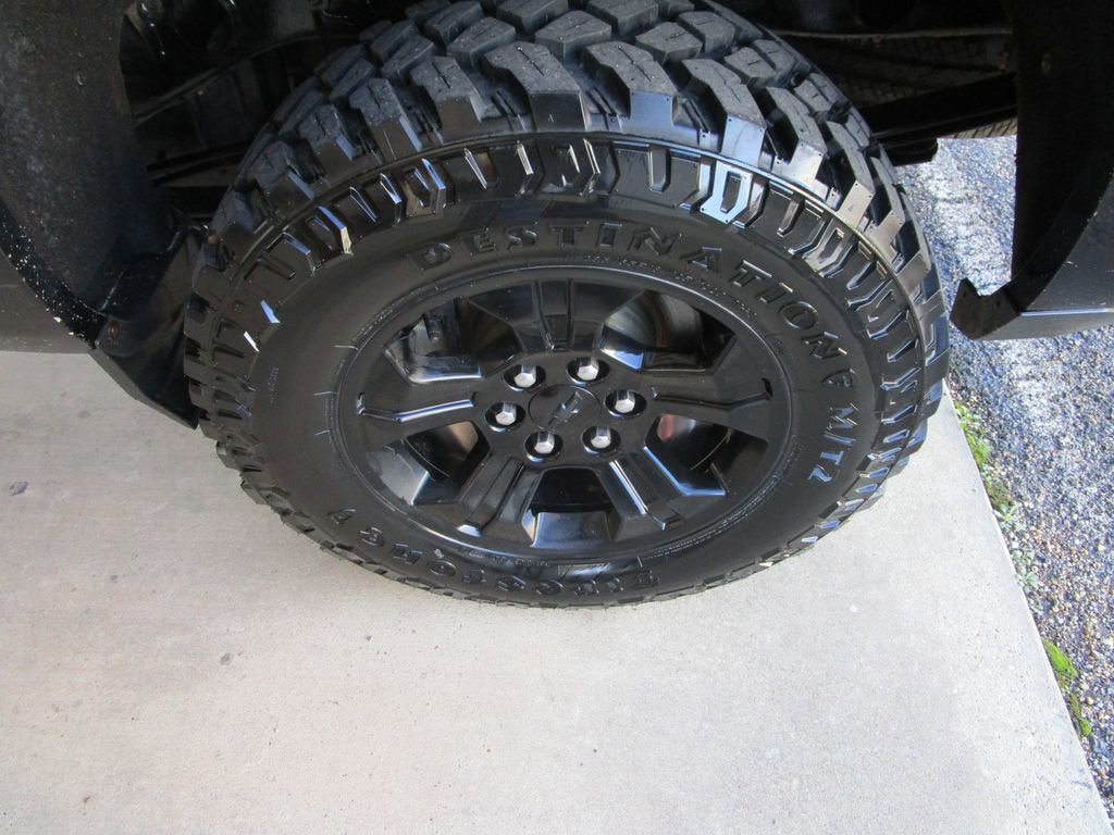 Used 2018 Chevrolet Silverado 1500 LTZ Z71 w/ Midnight Edition image 11