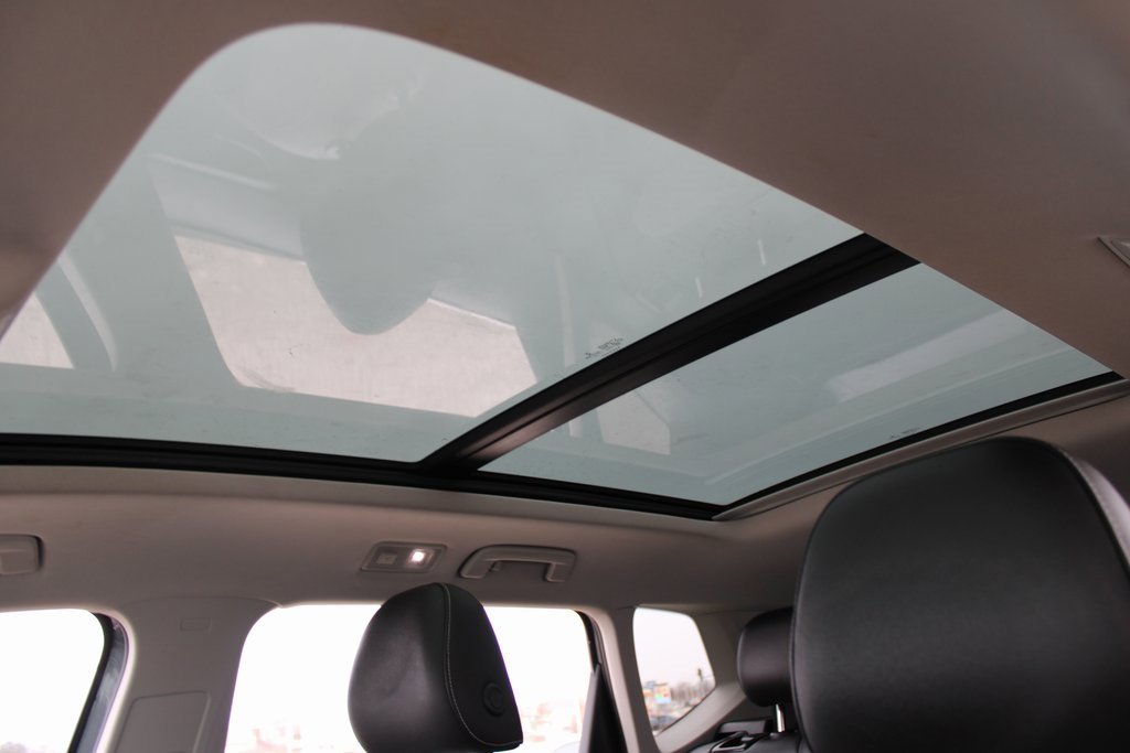 Certified 2022 Volkswagen Taos SEL image 20