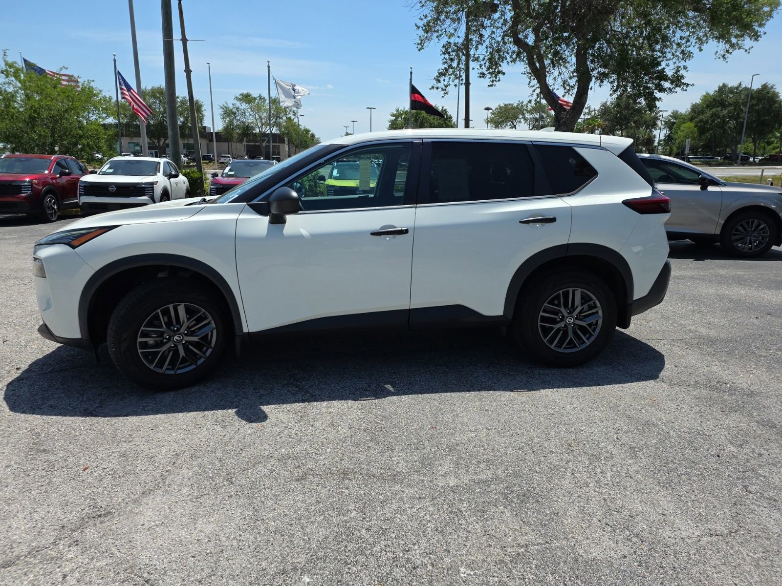 Used 2021 Nissan Rogue S FWD image 6