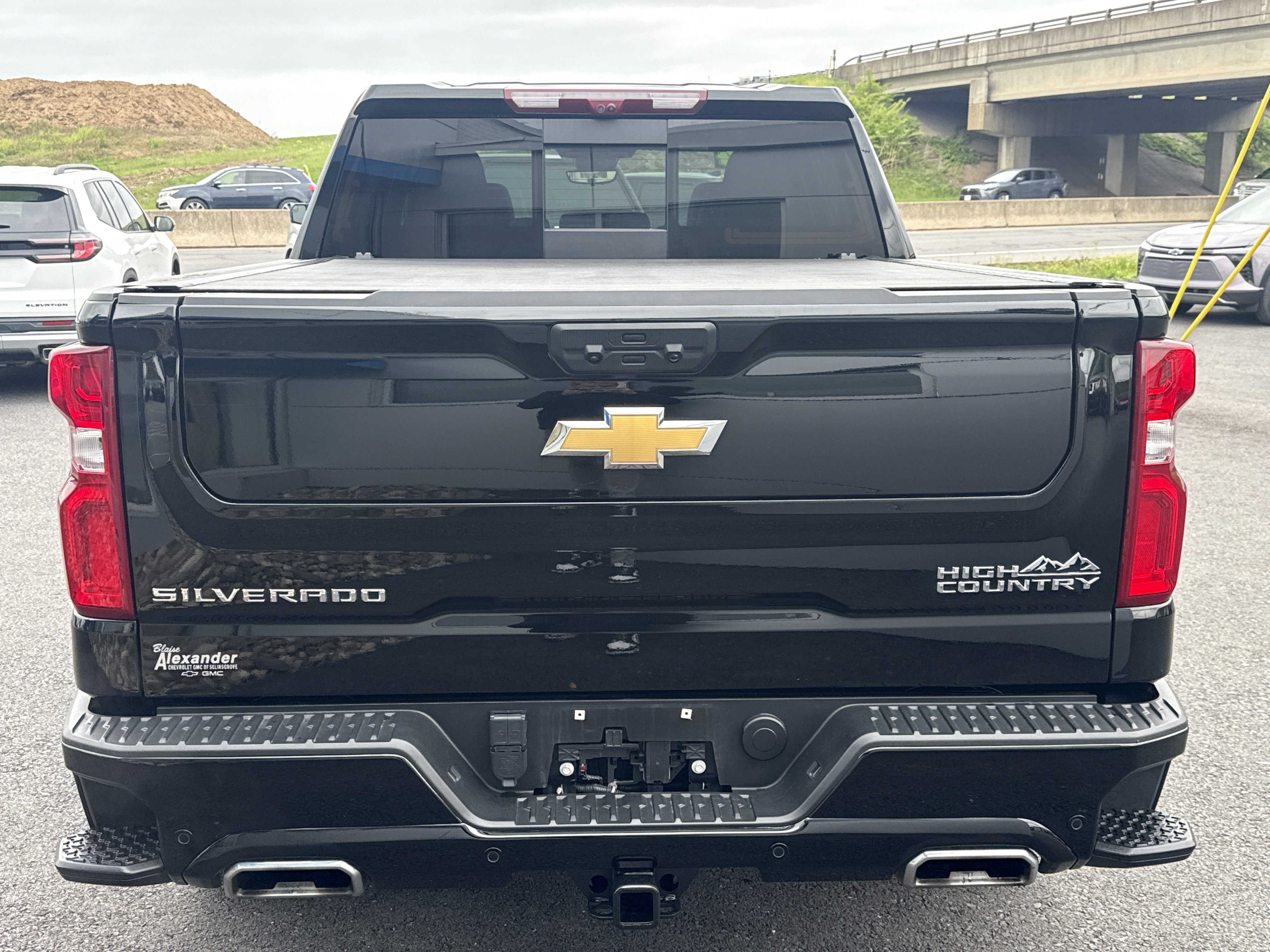 Used 2024 Chevrolet Silverado 1500 High Country w/ High Country Premium Package AWD/4WD image 4