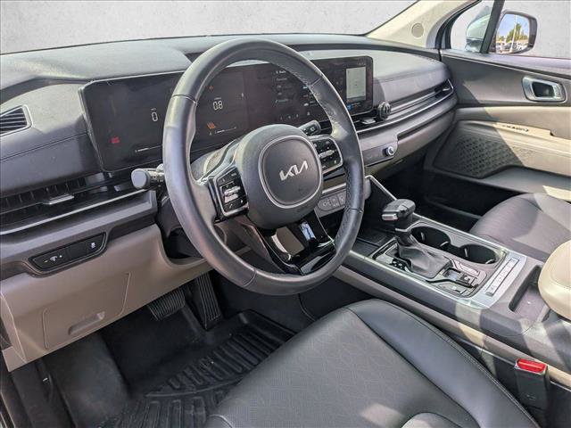 Used 2025 Kia Carnival EX FWD image 9