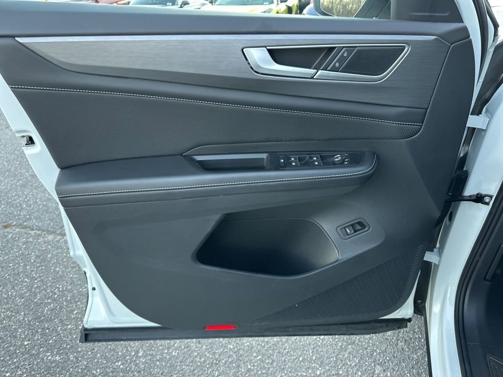 Used 2025 Volkswagen Atlas Cross Sport SE image 24