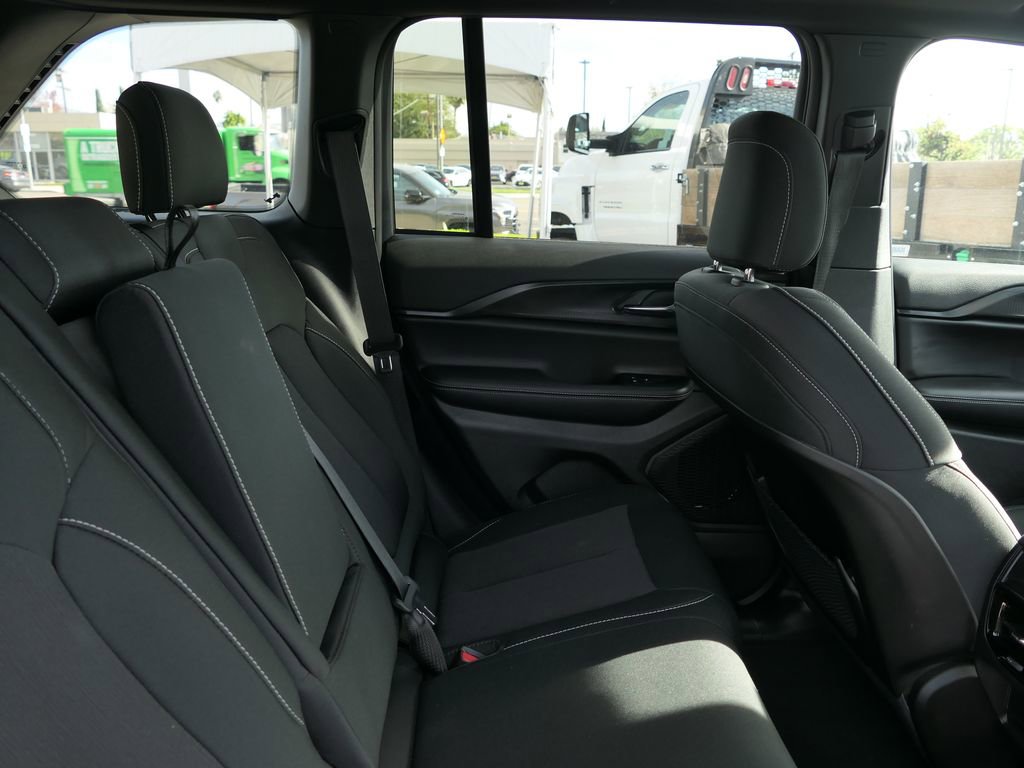 Used 2025 Jeep Grand Cherokee Laredo X image 20