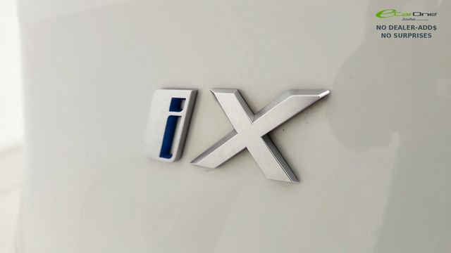 Used 2023 BMW iX xDrive50 w/ Sport Package AWD/4WD image 33