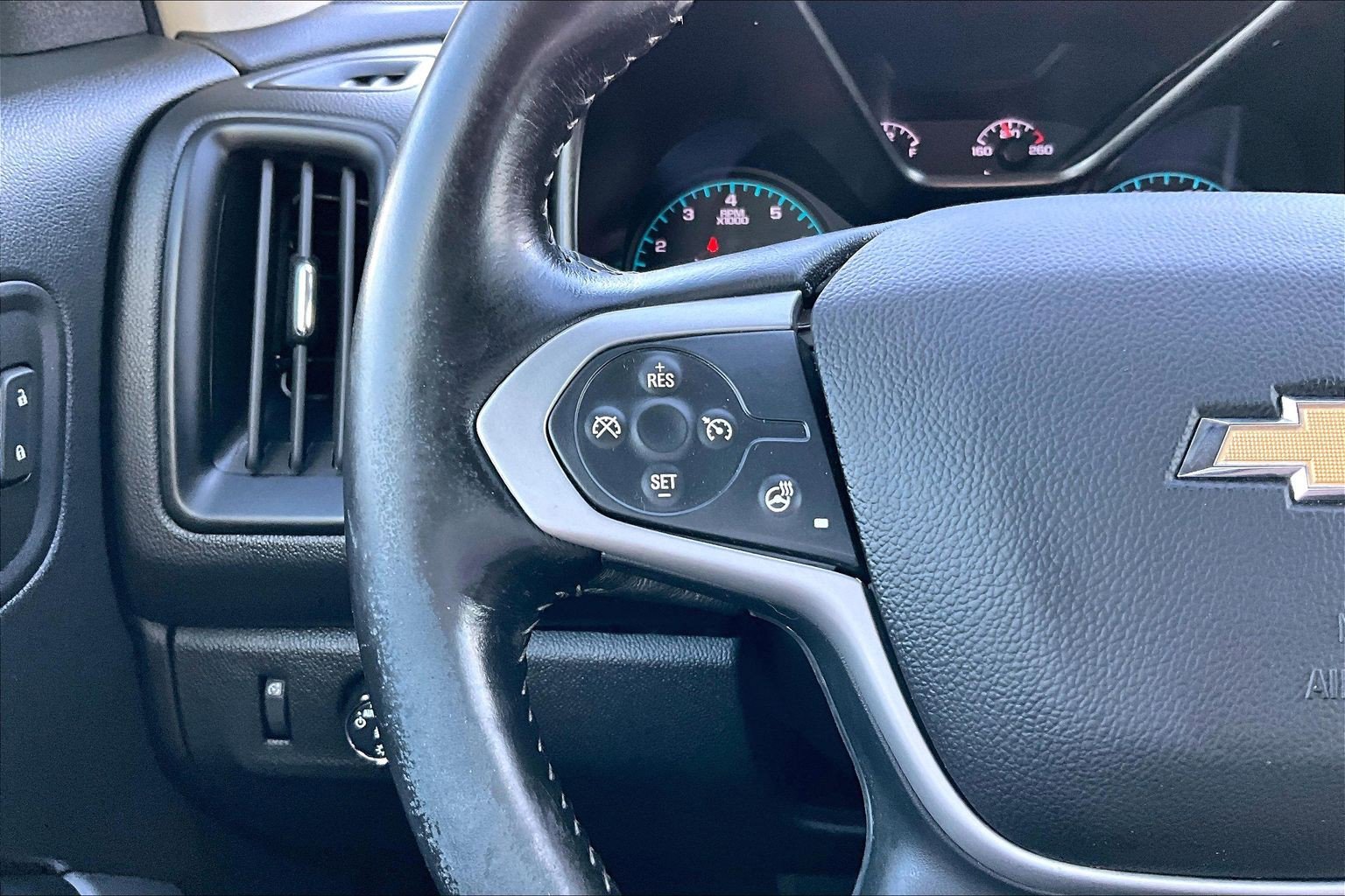 Used 2022 Chevrolet Colorado LT w/ Luxury Package RWD image 18