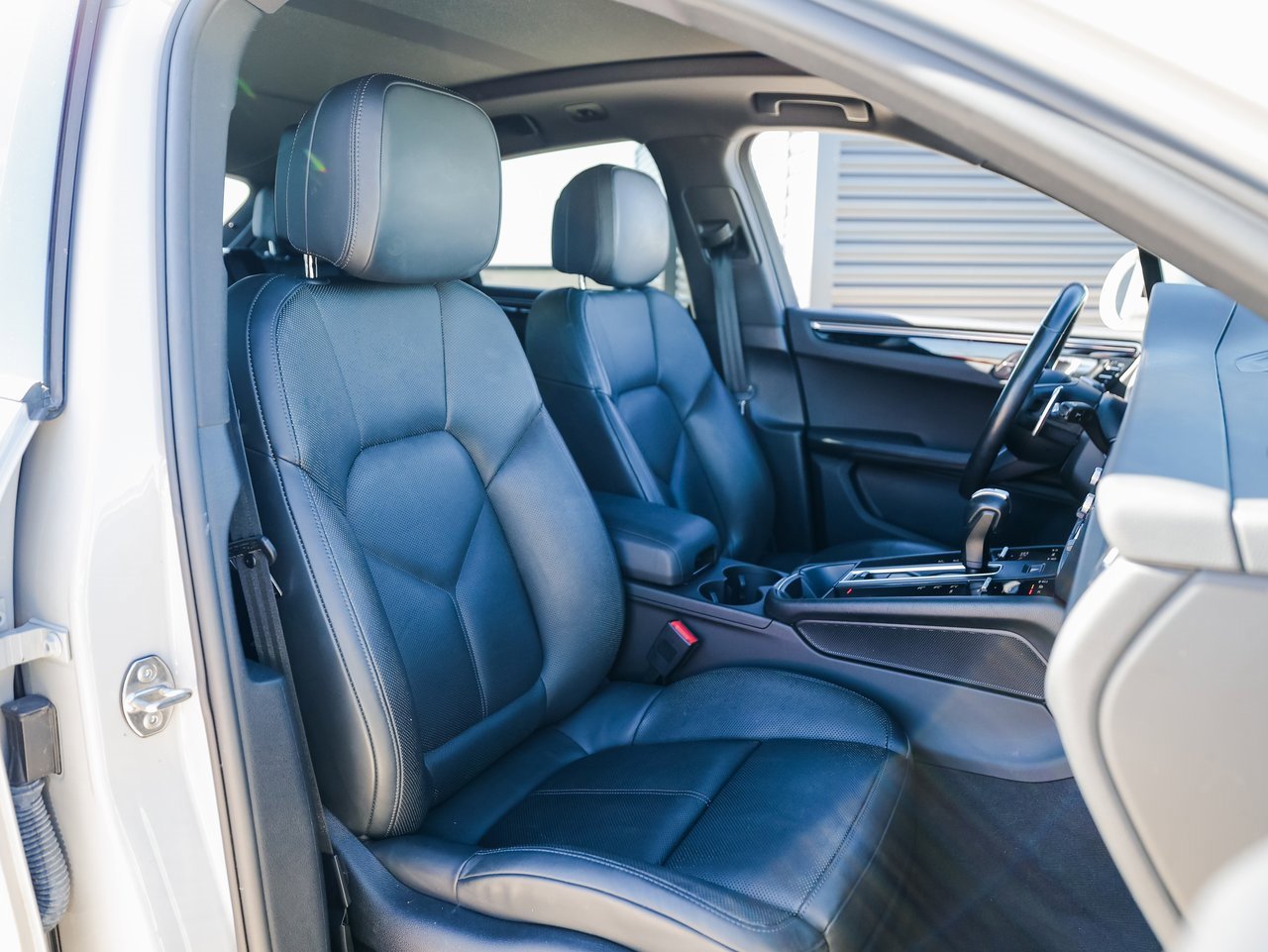 Certified 2022 Porsche Macan image 28